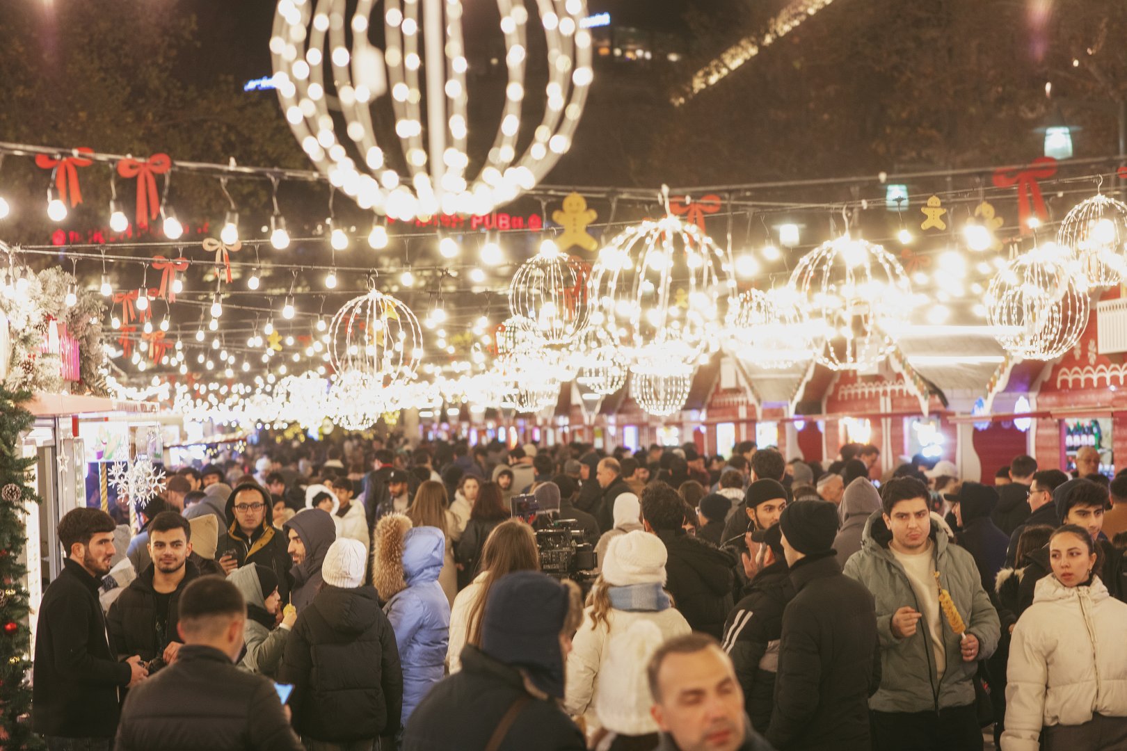 В Баку проходит благотворительная ярмарка Soyuq Əllər, İsti Ürək 2024-2025 (ФОТО)