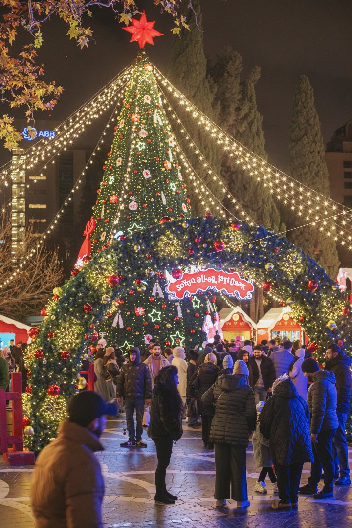 В Баку проходит благотворительная ярмарка Soyuq Əllər, İsti Ürək 2024-2025 (ФОТО)