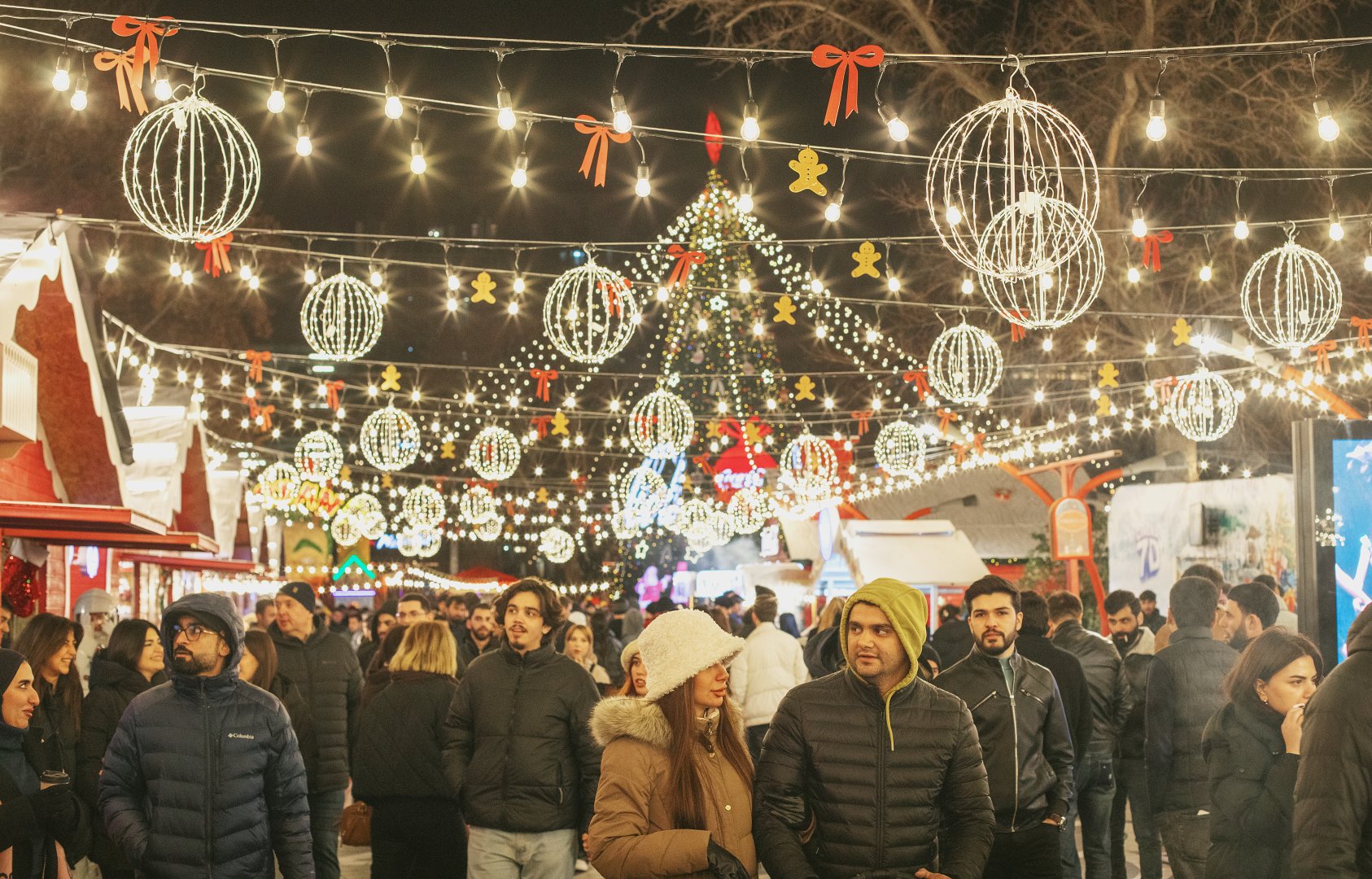 В Баку проходит благотворительная ярмарка Soyuq Əllər, İsti Ürək 2024-2025 (ФОТО)