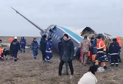 Трое пассажиров, пострадавших в крушении самолета AZAL, находятся в тяжелом состоянии - врач МЧС