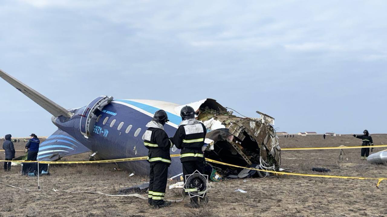 AZAL: На самолет оказывалось внешнее воздействие