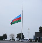 В Баку приспущены государственные флаги в память о жертвах авиакатастрофы (ФОТО)