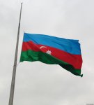 В Баку приспущены государственные флаги в память о жертвах авиакатастрофы (ФОТО)