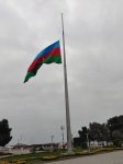 В Баку приспущены государственные флаги в память о жертвах авиакатастрофы (ФОТО)