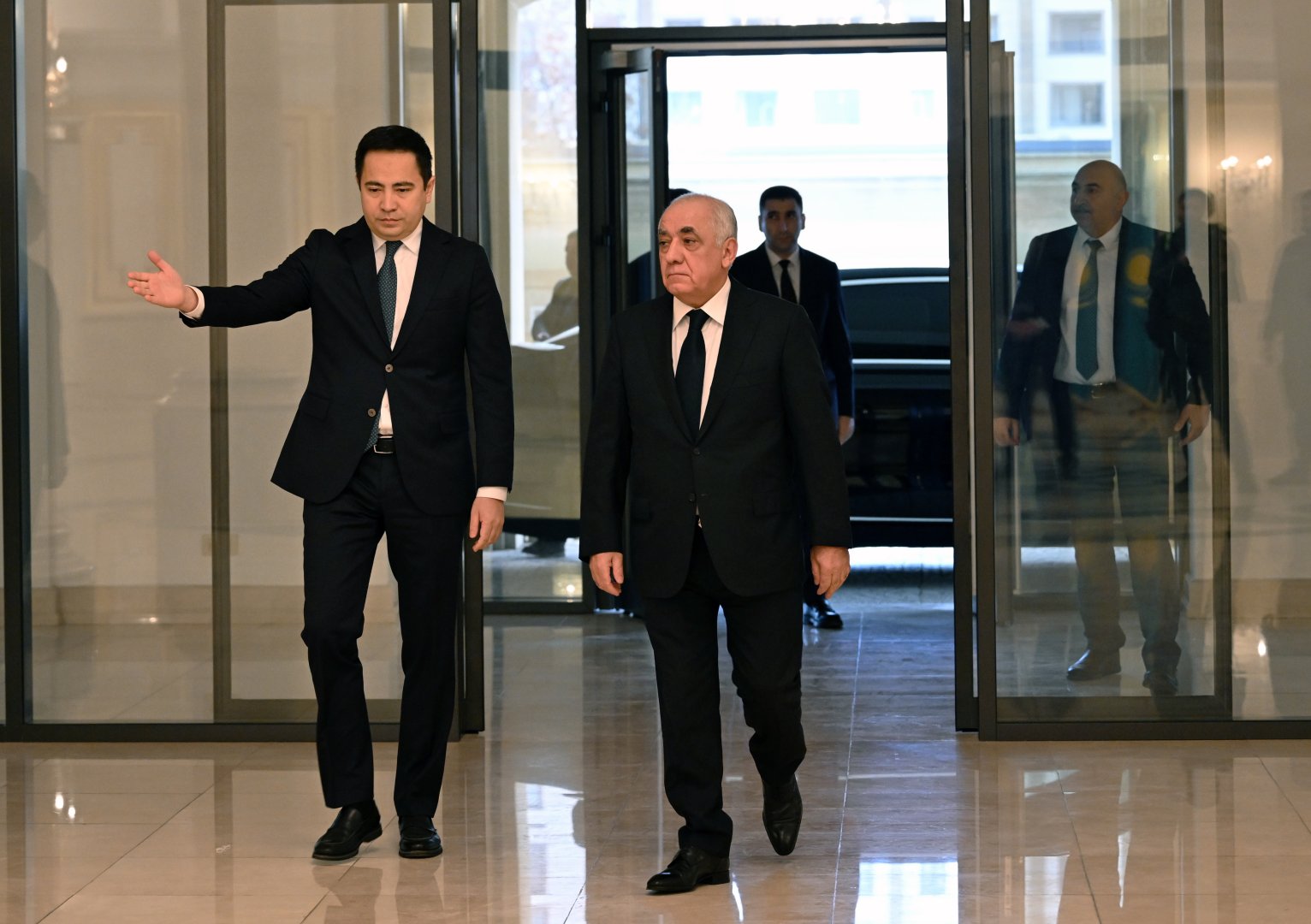 Премьер-министр Али Асадов посетил посольство Казахстана в Азербайджане (ФОТО)