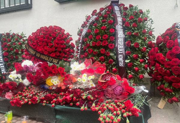 В Баку чтят память пилота разбившегося самолета AZAL Александра Кальянинова (ФОТО)