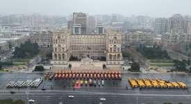 Президент Ильхам Алиев ознакомился с различными транспортными средствами специального назначения, которые будут оказывать коммунальные услуги в Баку (ФОТО/ВИДЕО)