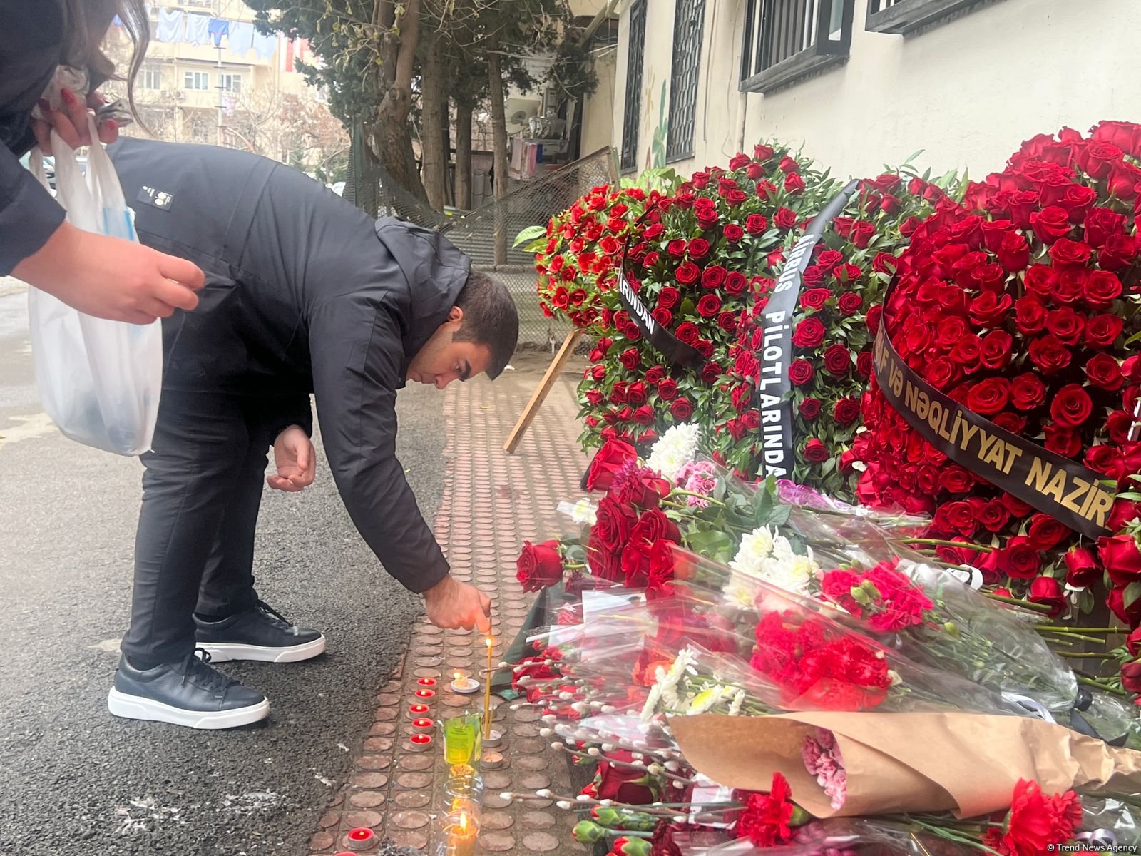 В Баку чтят память пилота разбившегося самолета AZAL Александра Кальянинова (ФОТО)