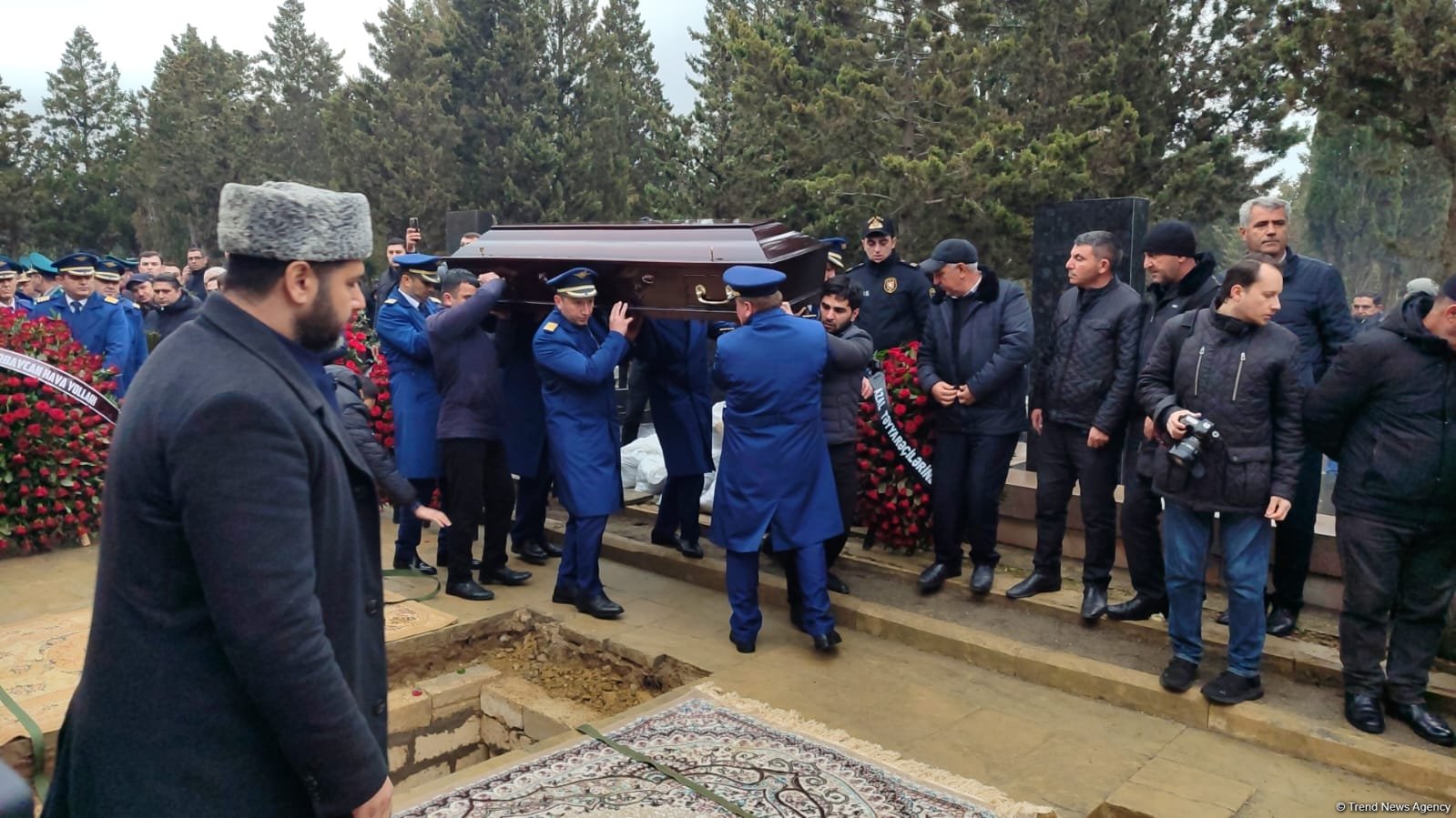 Члены экипажа самолета AZAL, погибшие в авиакатастрофе, похоронены на II Аллее почетного захоронения (ФОТО/ВИДЕО)