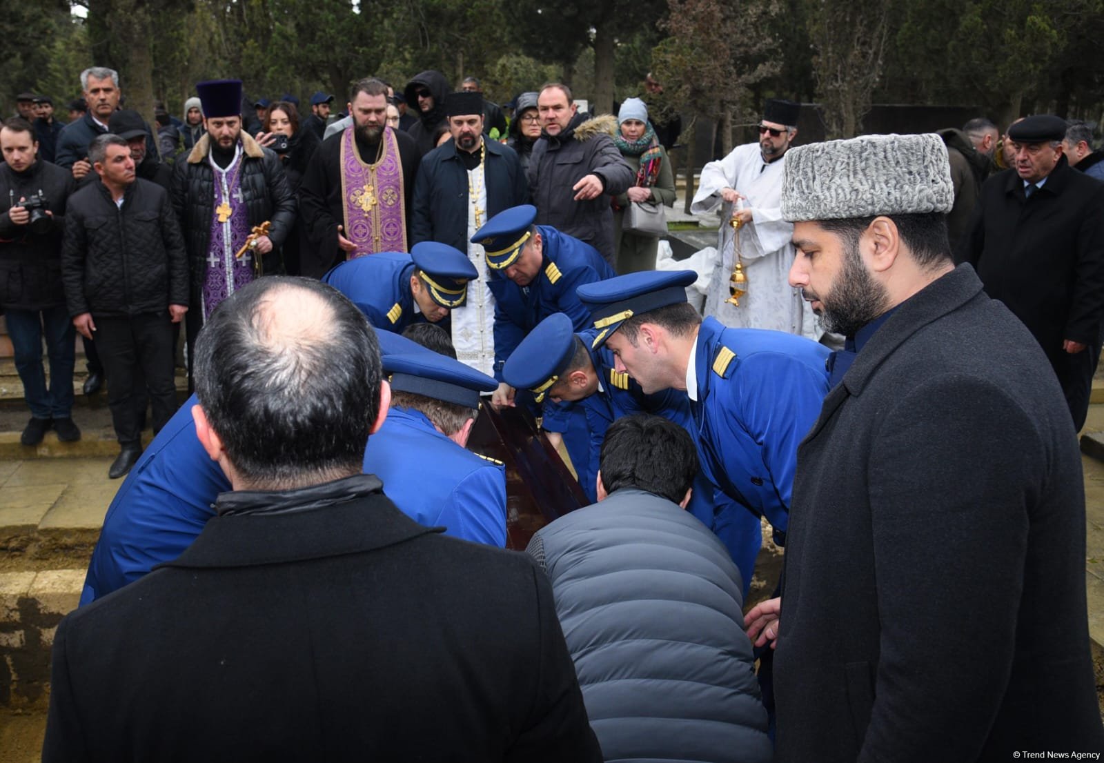 Члены экипажа самолета AZAL, погибшие в авиакатастрофе, похоронены на II Аллее почетного захоронения (ФОТО/ВИДЕО)