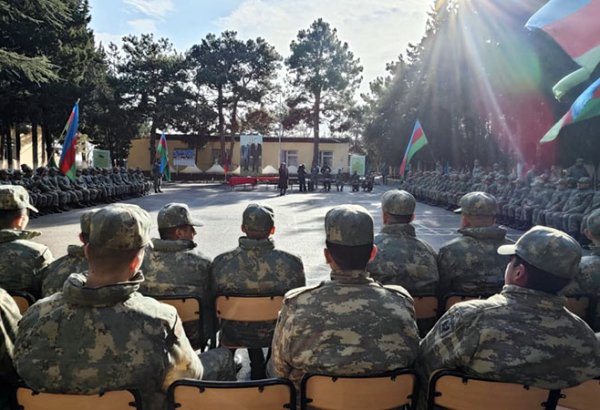 В азербайджанской армии проведен ряд мероприятий по случаю Дня солидарности азербайджанцев мира и Нового года (ФОТО)