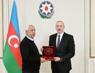 Президент Ильхам Алиев встретился с членами семей погибшего в авиакатастрофе экипажа и выжившими бортпроводниками (ВИДЕО/ФОТО)