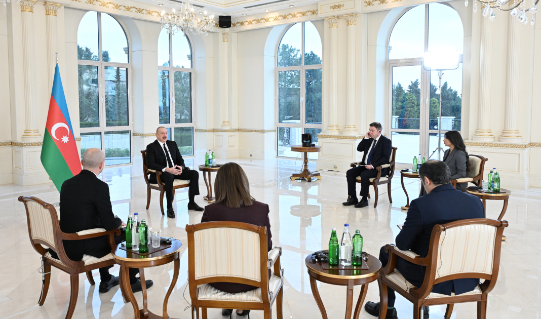Президент Ильхам Алиев дал интервью местным телеканалам (ВИДЕО/ФОТО)