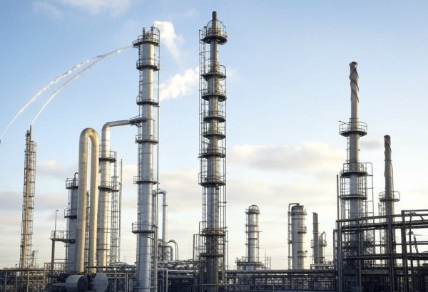 МЭА повысило прогноз переработки нефти в мире на 2025-26 гг.