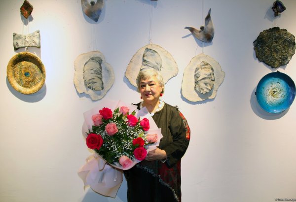 Афаг Гусейнова отметила 70-летие в пуантах, представив ретро- экспозицию "Между инь и янь" (ФОТО)