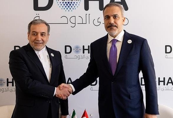 Глава МИД Турции провел телефонный разговор с иранским коллегой