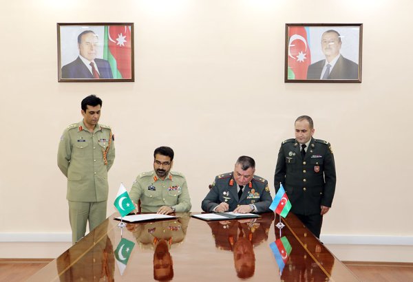 Подписана инструкция о проведении штабных переговоров между Сухопутными войсками Азербайджана и Пакистана