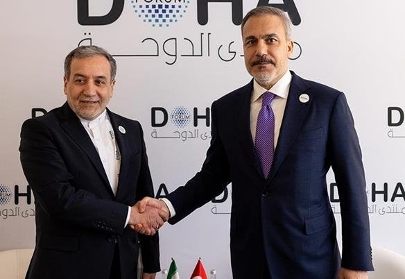 Глава МИД Турции провел телефонный разговор с иранским коллегой