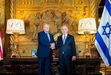 Президент США Дональд Трамп провел телефонный разговор с премьер-министром Израиля