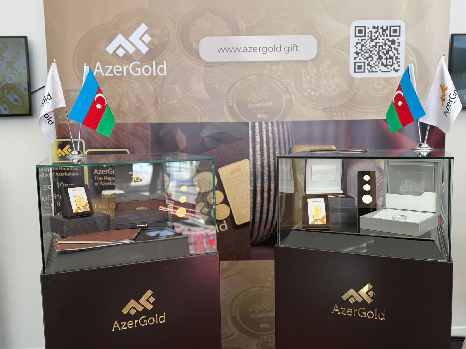 Коллекции золотых и серебряных монет ЗАО “AzerGold” в очередной раз были выставлены в Швейцарии (ФОТО)