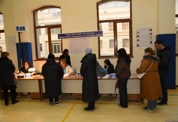 Названы избирательные округа с наибольшей и наименьшей явкой на муниципальных выборах в Азербайджане на 15:00