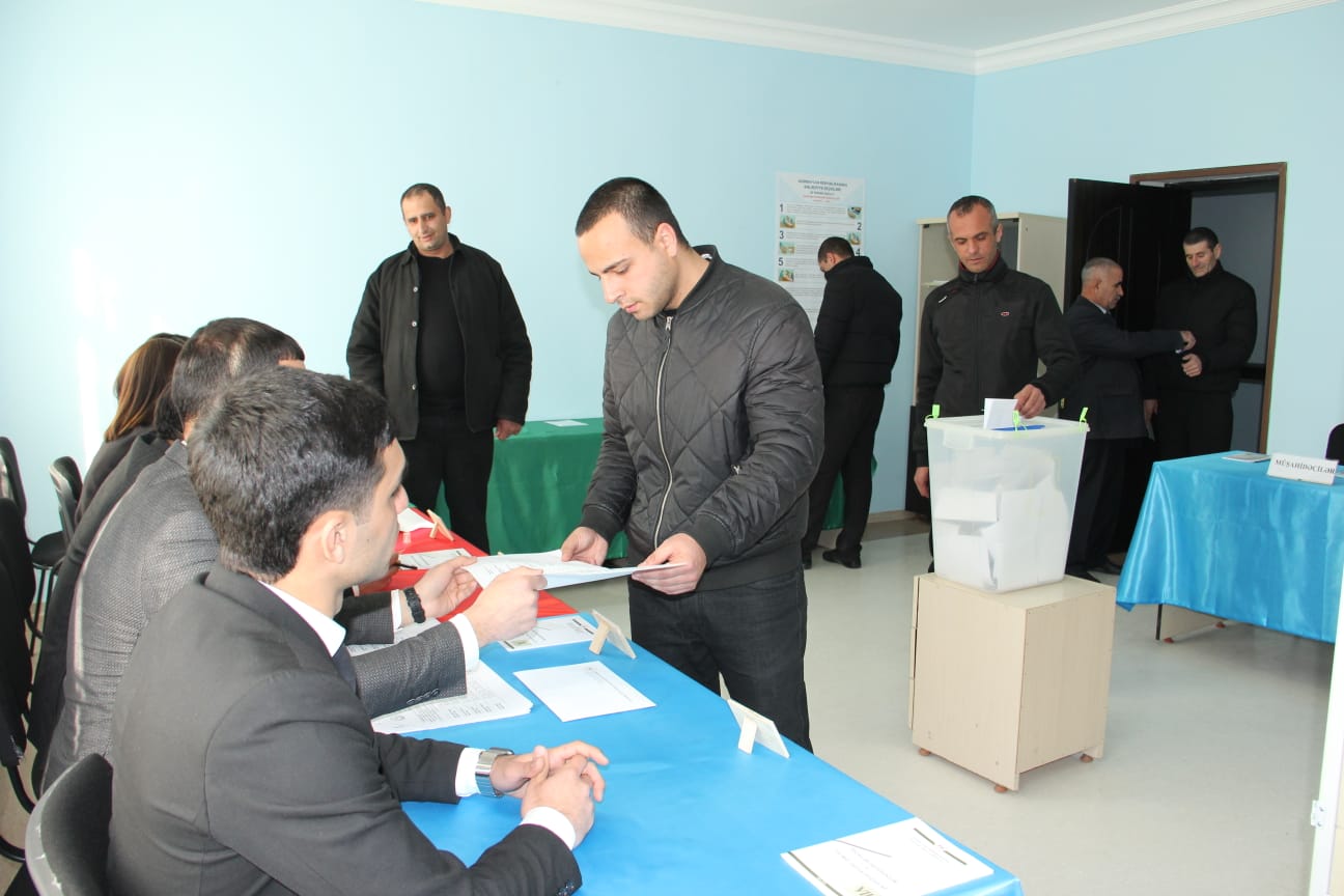 В Нахчыване осужденные проголосовали на муниципальных выборах (ФОТО)