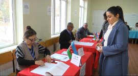 Процесс голосования на муниципальных выборах в Азербайджане продолжается - Фоторепортаж