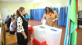 Процесс голосования на муниципальных выборах в Азербайджане продолжается - Фоторепортаж