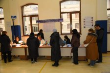 Процесс голосования на муниципальных выборах в Азербайджане продолжается - Фоторепортаж