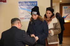 Процесс голосования на муниципальных выборах в Азербайджане продолжается - Фоторепортаж
