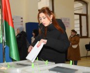 В Сабаильском районе Баку с утра наблюдается активность избирателей на муниципальных выборах (ФОТО)