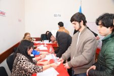 Молодежь активно участвует в голосовании на муниципальных выборах в Азербайджане (ФОТО)