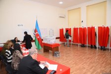 Молодежь активно участвует в голосовании на муниципальных выборах в Азербайджане (ФОТО)
