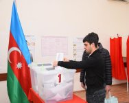 Процесс голосования на муниципальных выборах в Азербайджане продолжается - Фоторепортаж