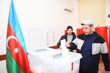 Молодежь активно участвует в голосовании на муниципальных выборах в Азербайджане (ФОТО)