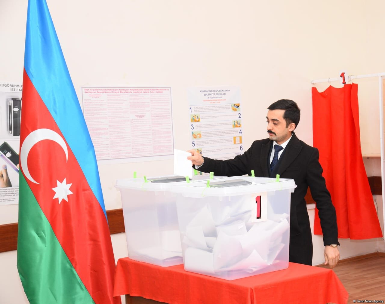 Молодежь активно участвует в голосовании на муниципальных выборах в Азербайджане (ФОТО)