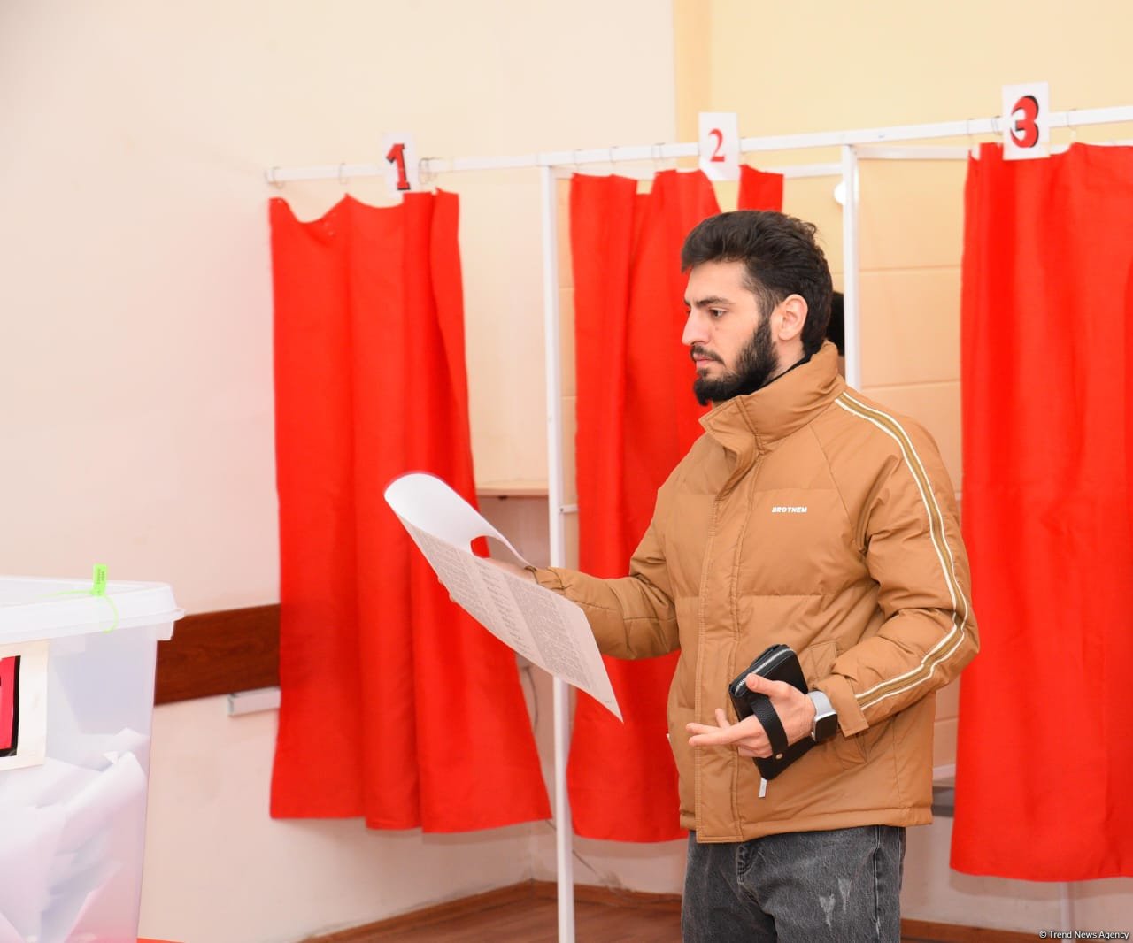 Молодежь активно участвует в голосовании на муниципальных выборах в Азербайджане (ФОТО)