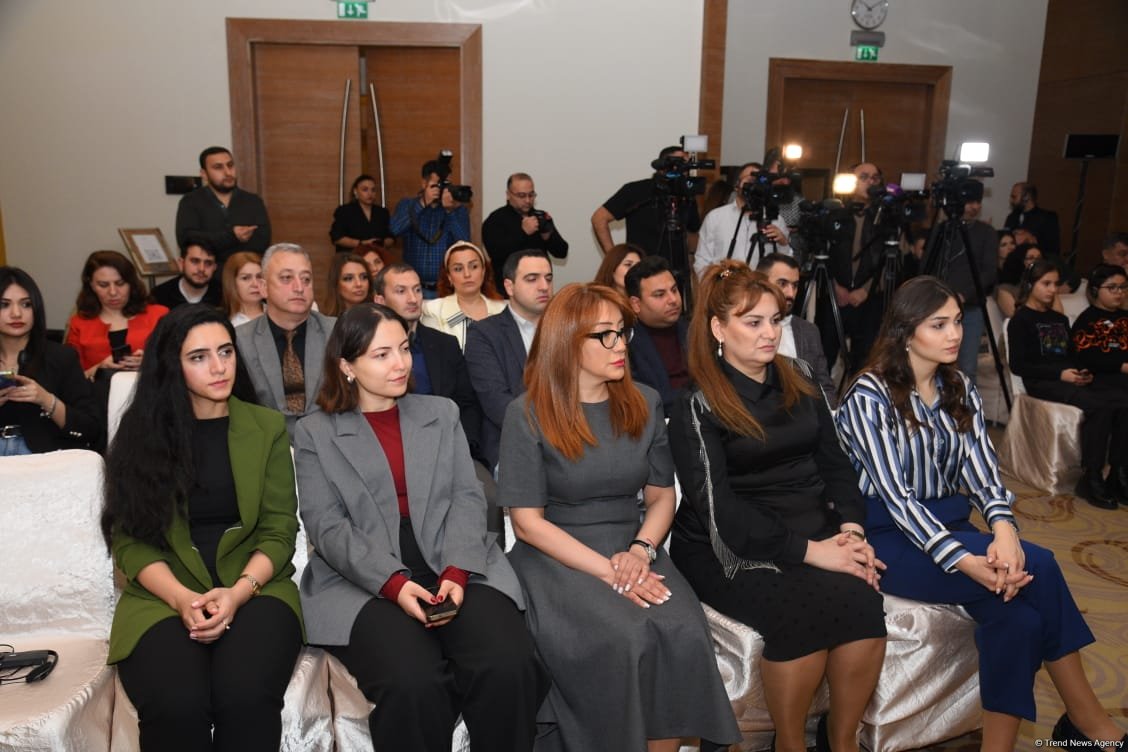 В Баку состоялась презентация проекта "Борьба с буллингом в общеобразовательных школах" (ФОТО)