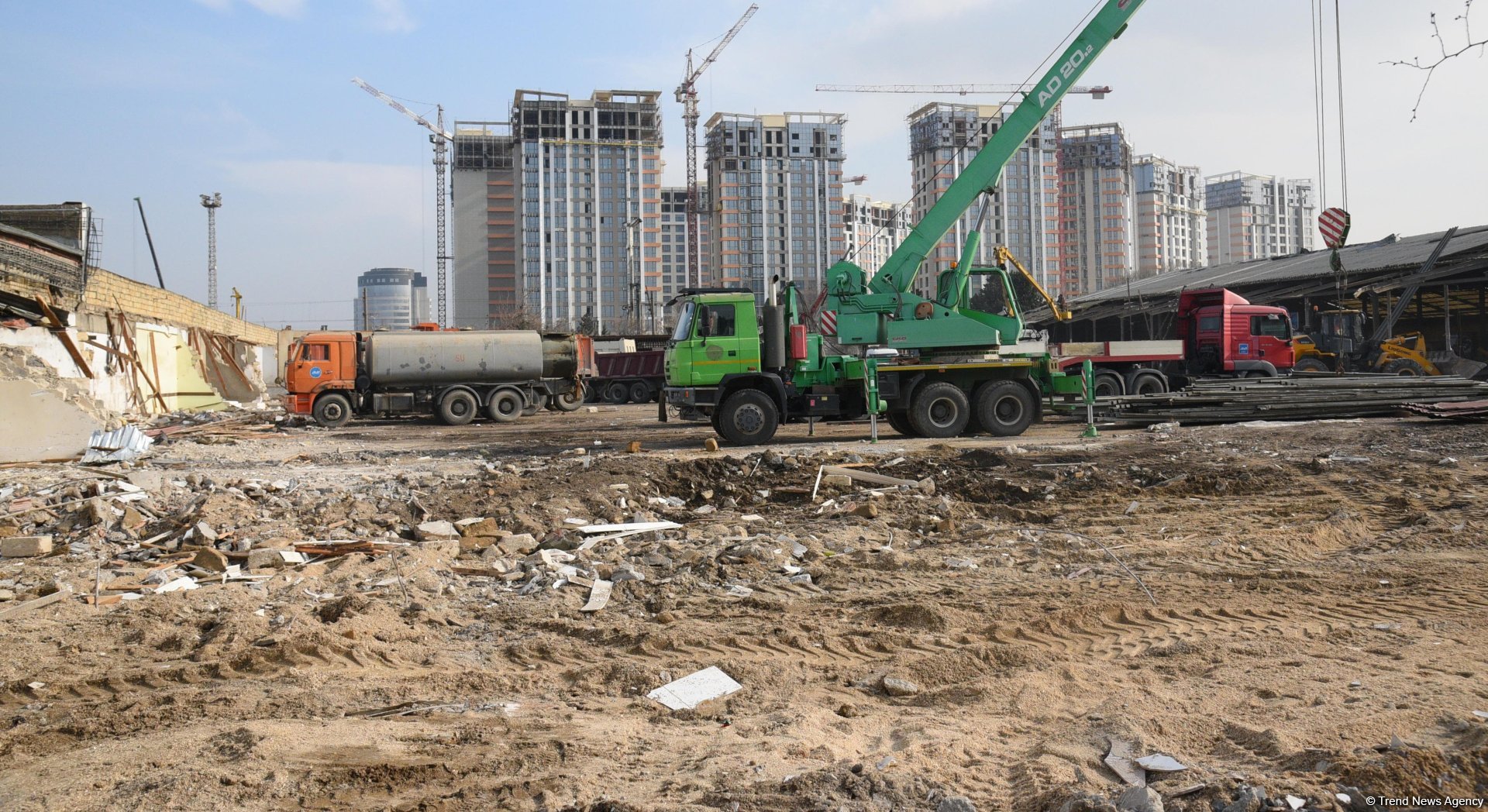 Фоторепортаж с места сноса рынка "Кешля" в Баку