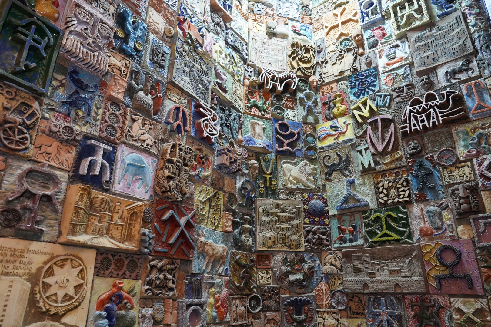 Пламенные женщины в керамике в Ичеришехер… Мир Теймур Мамедов и Ирина Денев в проекте "Вижу-чувствую" (ФОТО)