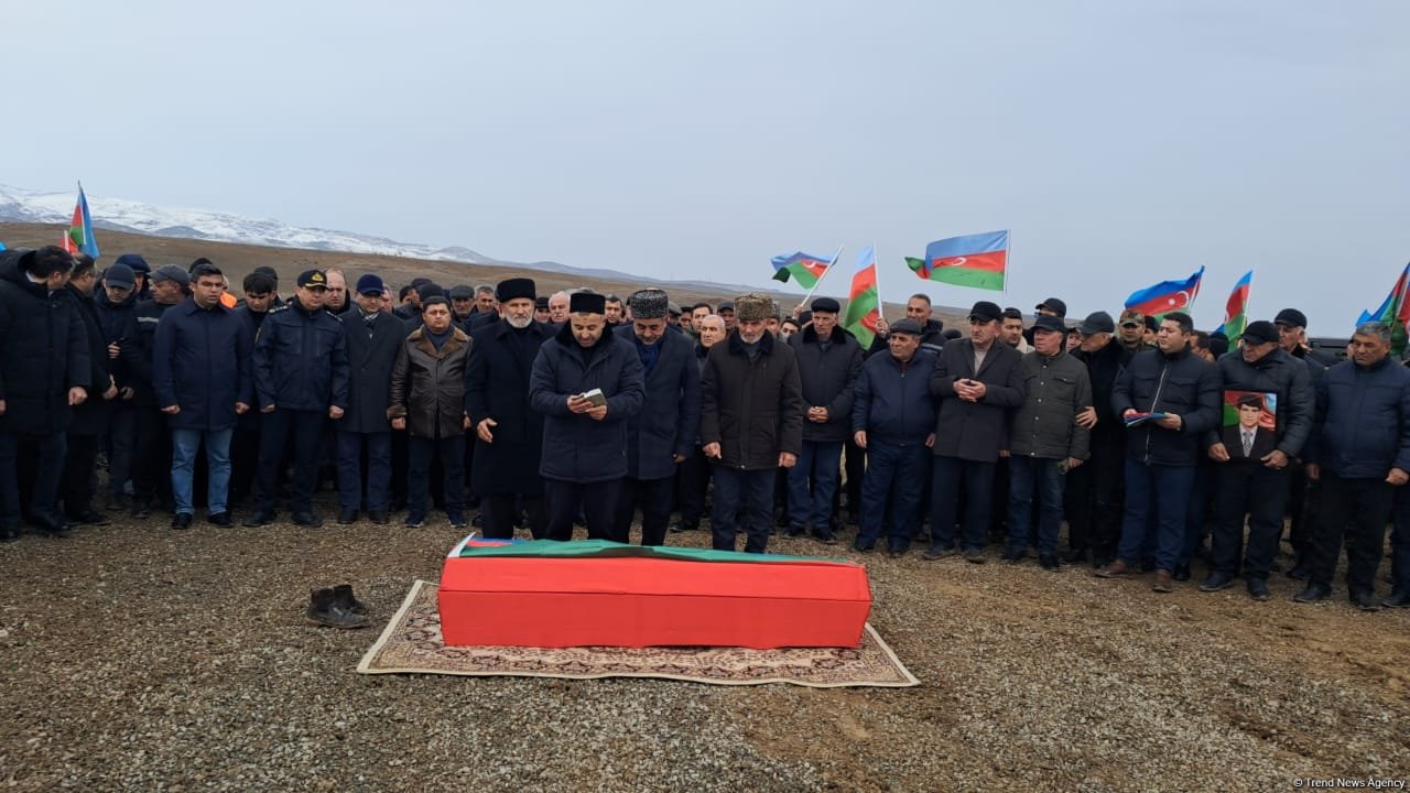 Останки шехида первой Карабахской войны Мушфига Гулиева захоронены в Джебраиле (ФОТО/ВИДЕО)