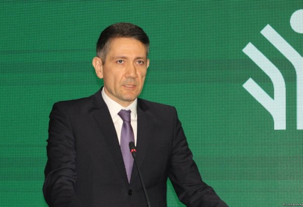 На первых рабочих местах молодежь Азербайджана часто вынуждена работать за низкую зарплату - замминистра