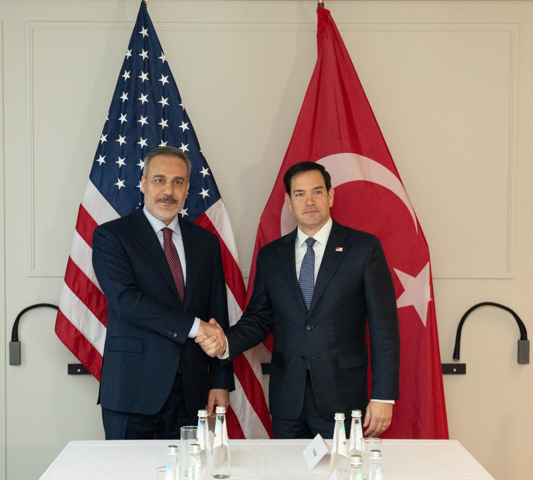 Госсекретарь США Марко Рубио провел телефонный разговор с Хаканом Фиданом