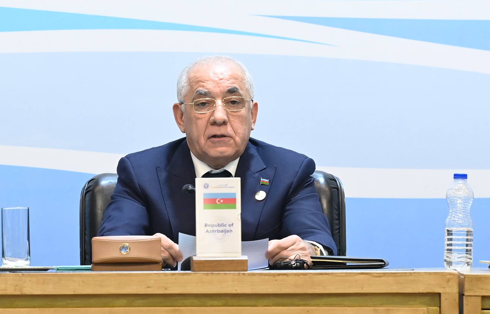 Али Асадов поздравил новоназначенного премьер-министра Украины