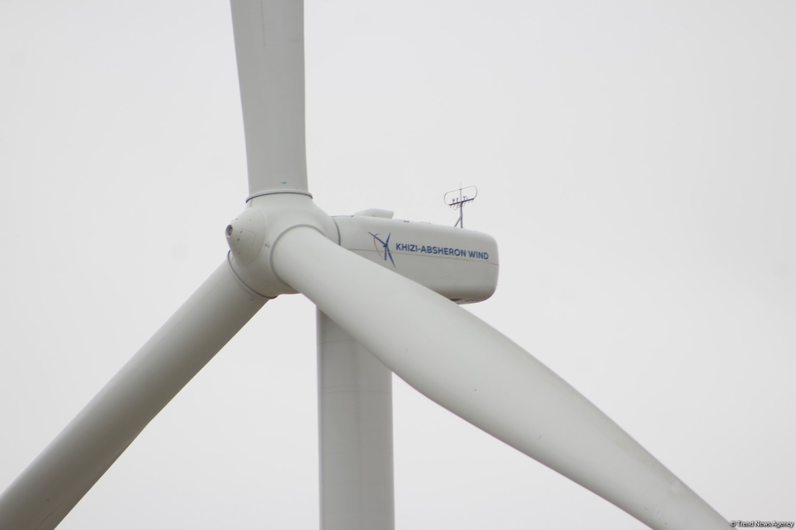 На ВЭС "Хызы-Абшерон" работы идут быстрыми темпами - фоторепортаж