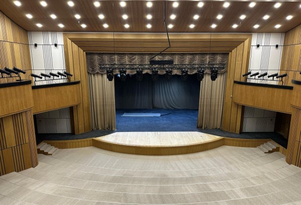 На территории Агдамского центра мугама построен открытый амфитеатр площадью 1250 кв. м.