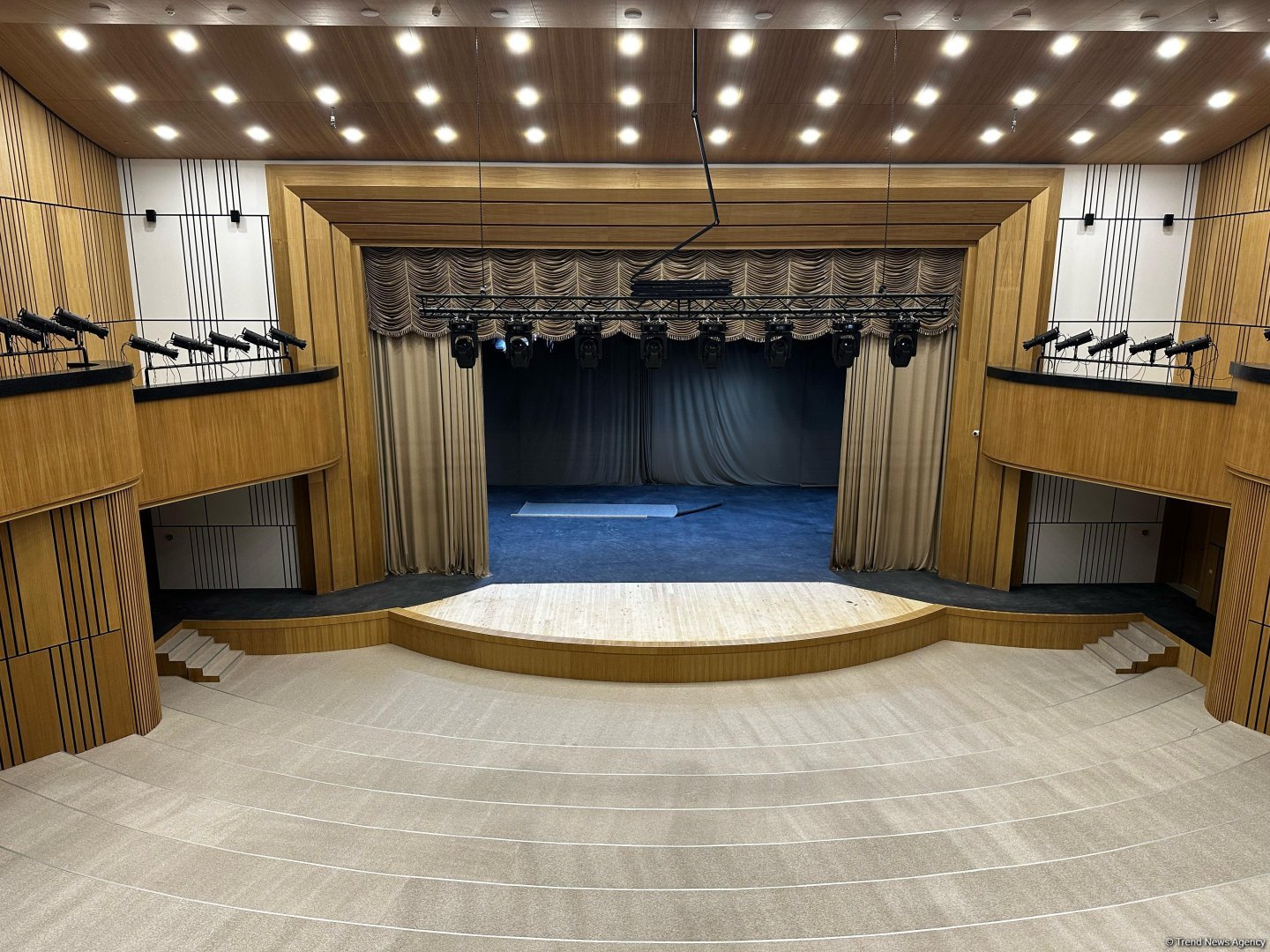 На территории Агдамского центра мугама построен открытый амфитеатр площадью 1250 кв. м.