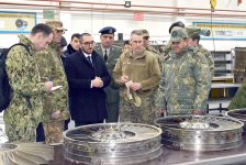 Военные атташе посетили авиаремонтный завод ВВС Азербайджана (ФОТО)