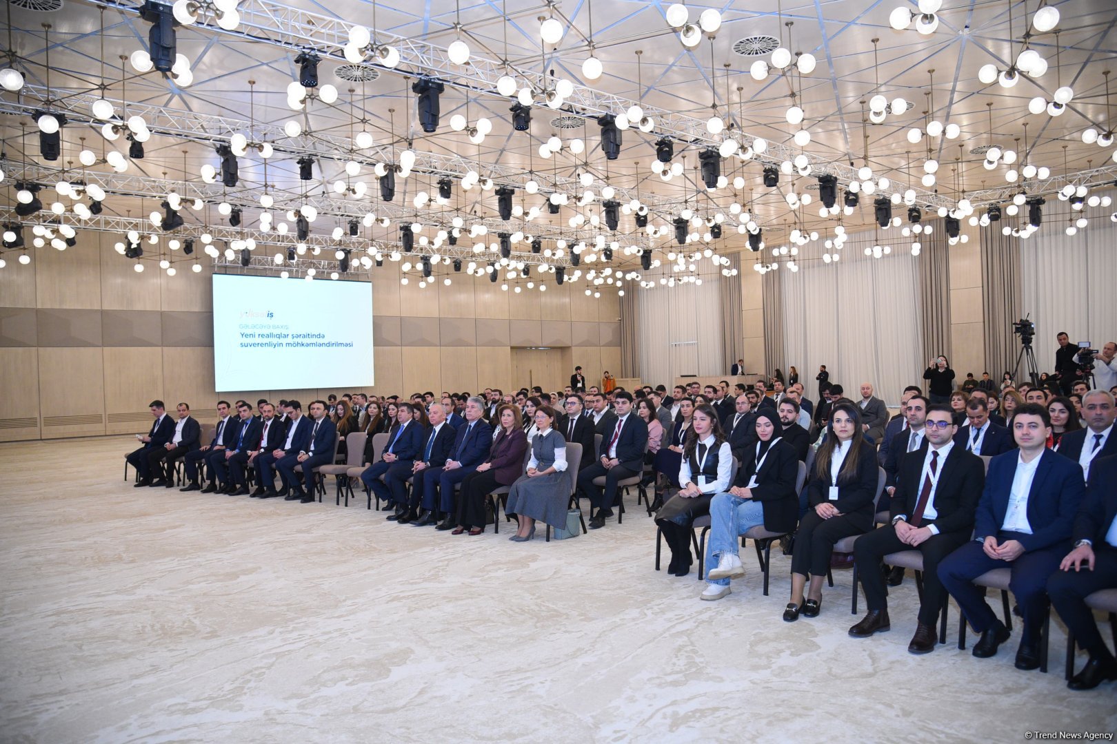 В Баку состоялся форум "Взгляд в будущее: Укрепление суверенитета в условиях новых реалий" (ФОТО)