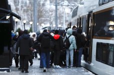 Все поезда продолжают движение по расписанию - АЖД (ФОТО)